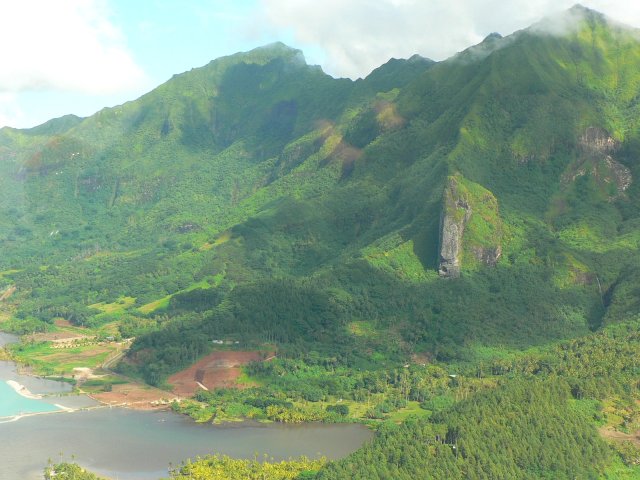 27- La falaise Paaera sur les flancs du mont Teaetapu 
